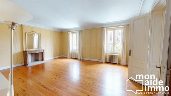 Appartement T4 dans Immeuble de caractère situé en hypercentre de Bordeaux