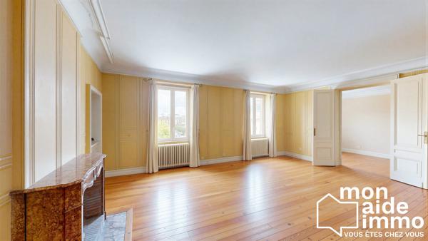 Appartement T4 dans Immeuble de caractère situé en hypercentre de Bordeaux