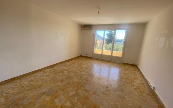 Appartement à louer    3 pièces •  Ollioules