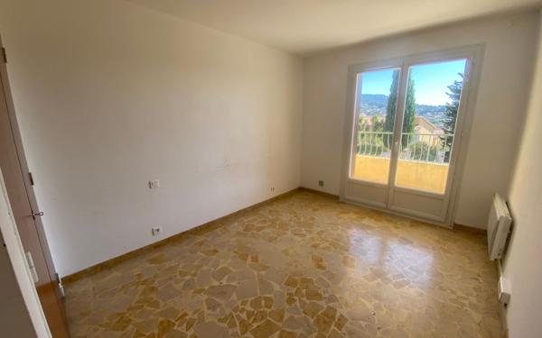 Appartement à louer    3 pièces •  Ollioules