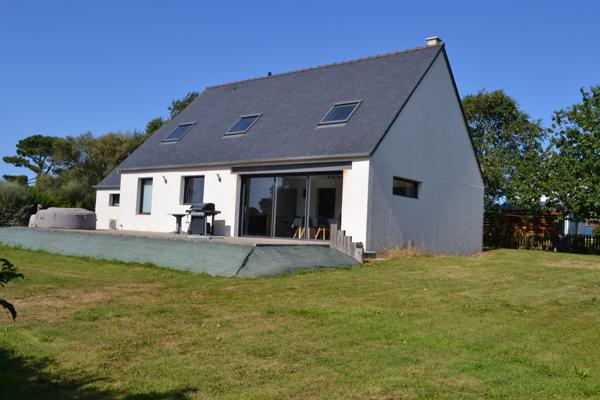 Plougasnou (29630) Plougasnou entre le Diben et Terenez, maison 4 chambres entièrement rénovée sur 1000 m2 de terrain.