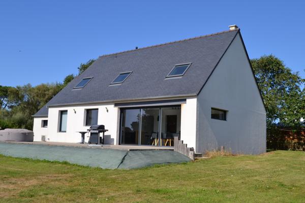 Plougasnou (29630) Plougasnou entre le Diben et Terenez, maison 4 chambres entièrement rénovée sur 1000 m2 de terrain.