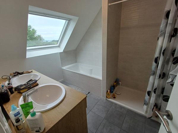 Plougasnou (29630) Plougasnou entre le Diben et Terenez, maison 4 chambres entièrement rénovée sur 1000 m2 de terrain.