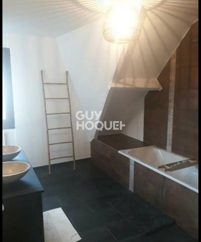 MAISON À LOUER DE 7 PIÈCES DE 135,00 M²