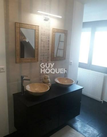 Maison à louer de 7 pièces de 135 m²