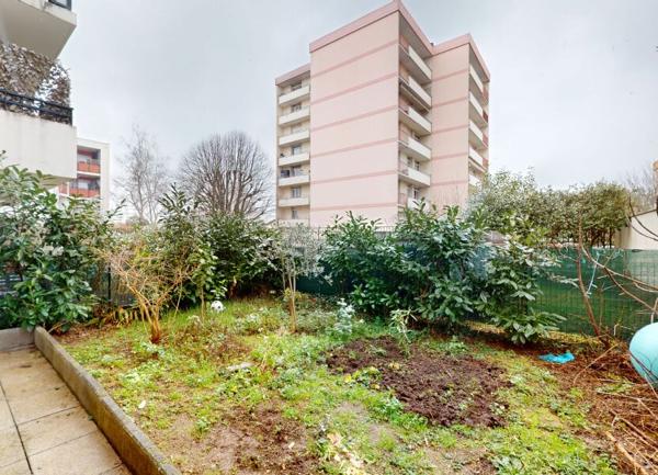 Appartement à vendre    4 pièces • 80,04 m2 Vaulx-en-Velin