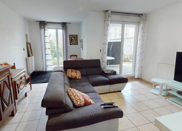 Appartement à vendre    4 pièces • 80,04 m2 Vaulx-en-Velin