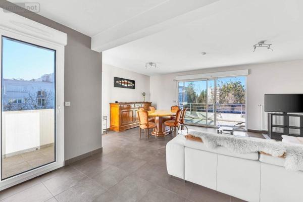 Appartement à vendre à Ferney-Voltaire dans l'Ain (01210), ref : 01047-666