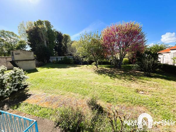 VENTE MAISON EN PARTIE SUR SOUS SOL - 6 PIECES - BEAU JARDIN - SUD ROYAN