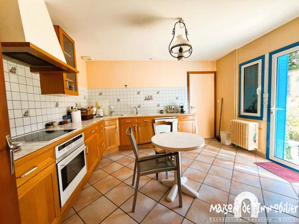 VENTE MAISON EN PARTIE SUR SOUS SOL - 6 PIECES - BEAU JARDIN - SUD ROYAN
