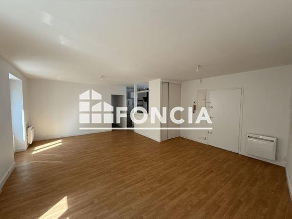 Location Appartement 3 pièces 76.84 m² - 114 RUE NATIONALE Cholet 49300