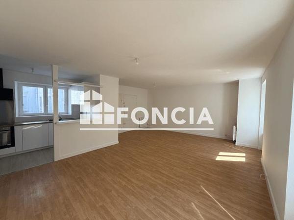 Location Appartement 3 pièces 76.84 m² - 114 RUE NATIONALE Cholet 49300