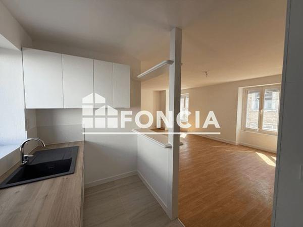 Location Appartement 3 pièces 76.84 m² - 114 RUE NATIONALE Cholet 49300
