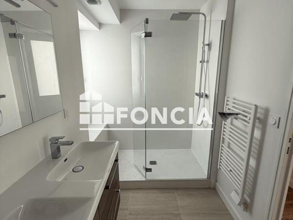 Location Appartement 3 pièces 76.84 m² - 114 RUE NATIONALE Cholet 49300