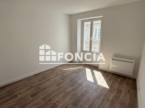 Location Appartement 3 pièces 76.84 m² - 114 RUE NATIONALE Cholet 49300