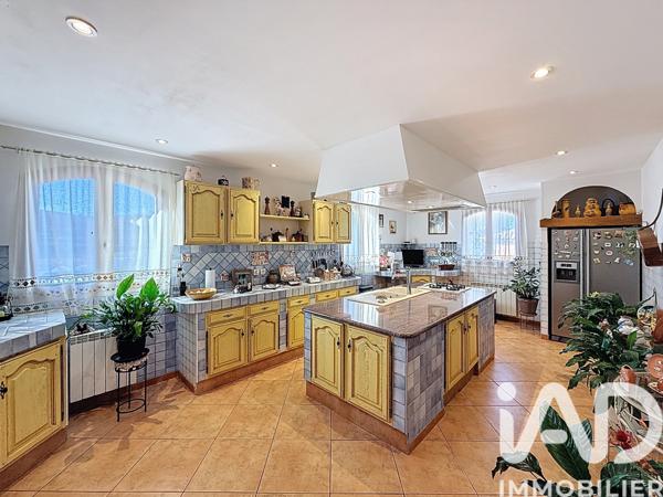 Maison à vendre 8 pièces 267 m² Flassans-sur-Issole