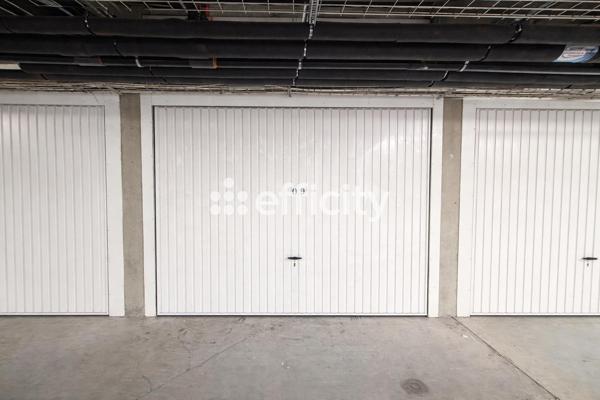 Parking
        
        - 14 m² 18 000 € *
