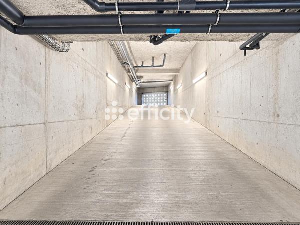 Parking
        
        - 14 m² 18 000 € *