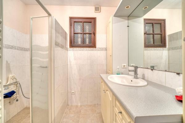 Vente / Maison et grand terrain à Mondragon (84430)