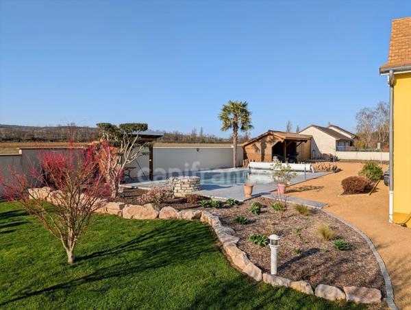 Maison à vendre 9 pièces (71) ST DESERT 184 m² 2 garages 2 dépendances piscine terrain de 1800 m²