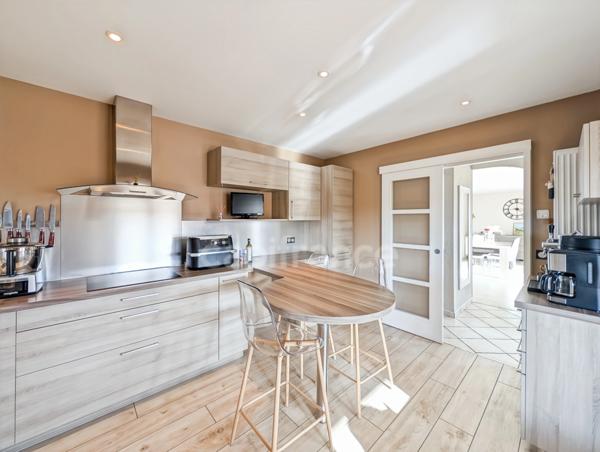 Maison à vendre 9 pièces (71) ST DESERT 184 m² 2 garages 2 dépendances piscine terrain de 1800 m²