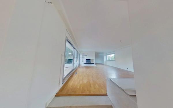 Maison à vendre    7 pièces • 240 m2 Vénissieux