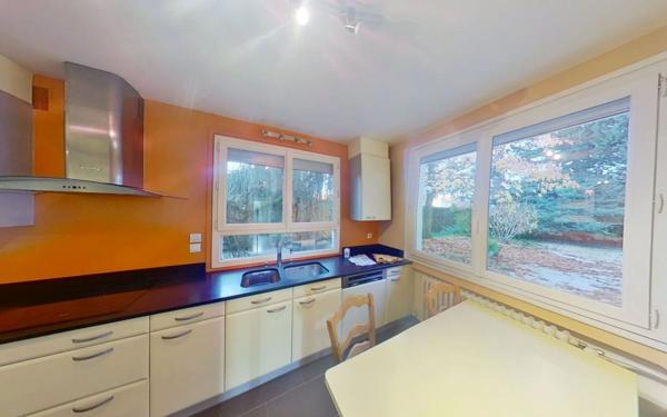 Maison à vendre    7 pièces • 240 m2 Vénissieux