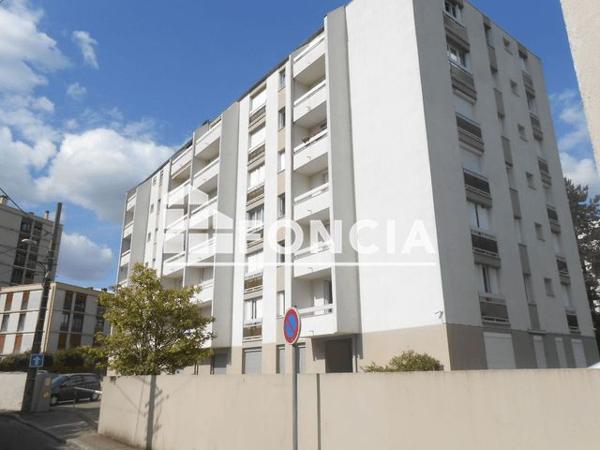 Location Appartement 2 pièces 47.9 m² - RES. LES CLOSIERS Orleans 45000