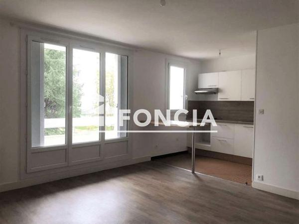 Location Appartement 2 pièces 47.9 m² - RES. LES CLOSIERS Orleans 45000