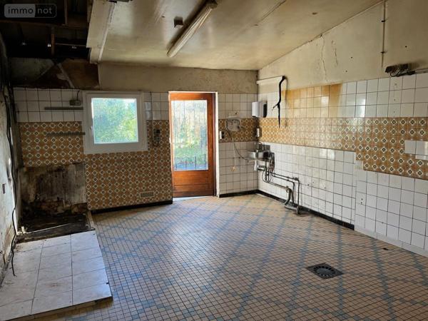 Immeuble à vendre à Beaumont-sur-Sarthe dans la Sarthe (72170), ref : 72126-3111