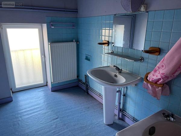 Immeuble à vendre à Beaumont-sur-Sarthe dans la Sarthe (72170), ref : 72126-3111