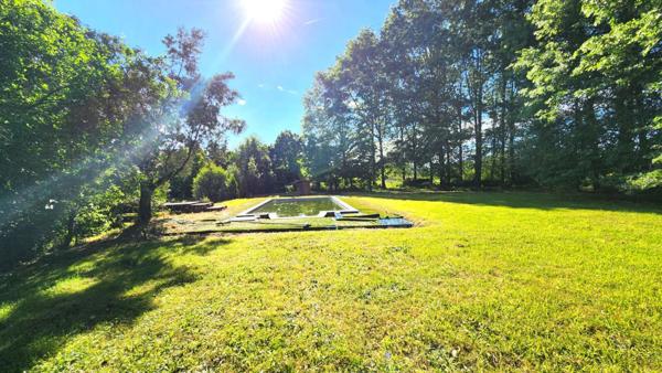 Maison en Pierre 275m² - Terrain 9686 m² - Dépendances - PISCINE