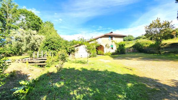 Maison en Pierre 275m² - Terrain 9686 m² - Dépendances - PISCINE