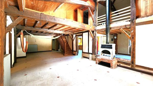 Maison en Pierre 275m² - Terrain 9686 m² - Dépendances - PISCINE