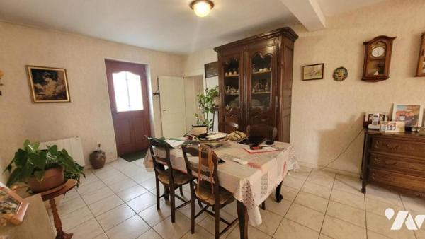 SABLE SUR SARTHE-Maison de ville avec jardin et garage-Réf:VDL2081