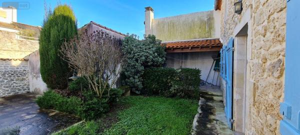 Maison de ville à vendre à L'Éguille en Charente-Maritime (17600), ref : 01994   
centre ville