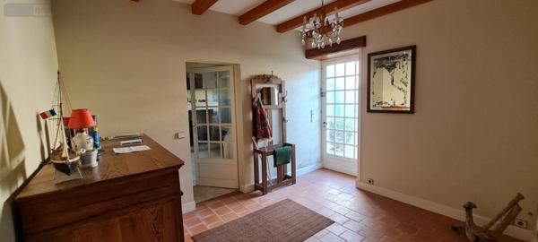 Maison de ville à vendre à L'Éguille en Charente-Maritime (17600), ref : 01994   
centre ville