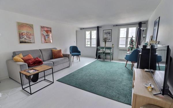 Appartement à vendre    3 pièces • 56 m2 Paris 2