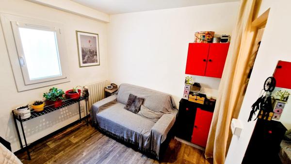 Maison de 170 m² divisée en 2 appartements loués à Apt, dans une impasse calme et proche des commerces