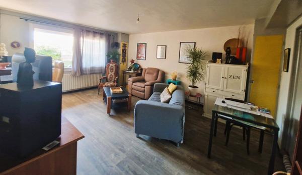 Maison de 170 m² divisée en 2 appartements loués à Apt, dans une impasse calme et proche des commerces