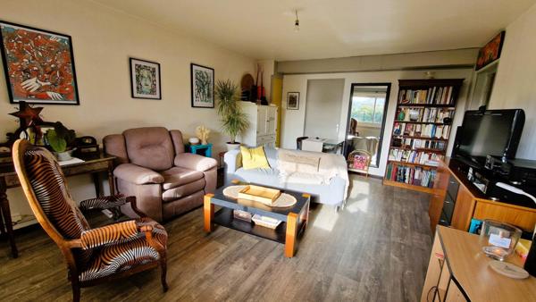 Maison de 170 m² divisée en 2 appartements loués à Apt, dans une impasse calme et proche des commerces