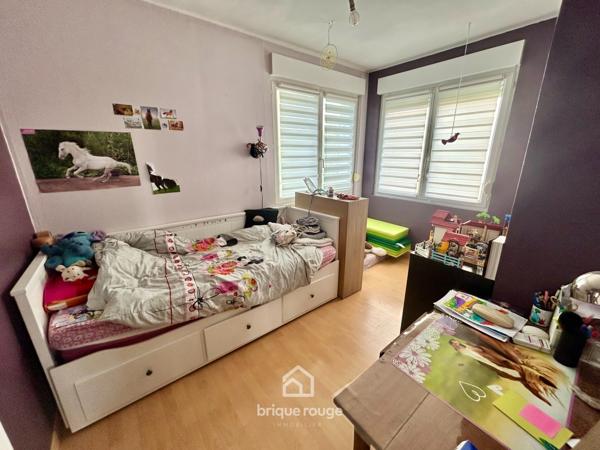 Maison semi-individuelle avec jardin et garage