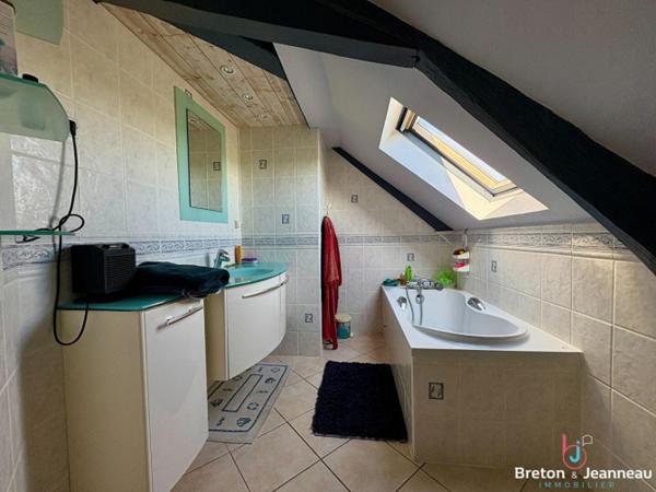 Propriété sur 1 ha 50 à Soulgé sur Ouette