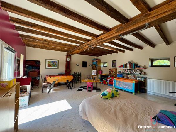 Propriété sur 1 ha 50 à Soulgé sur Ouette