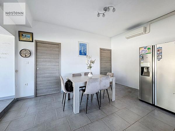 Maison T4 de 130 m² avec dépendance, piscine et vue panoramique à Saint-Chamas