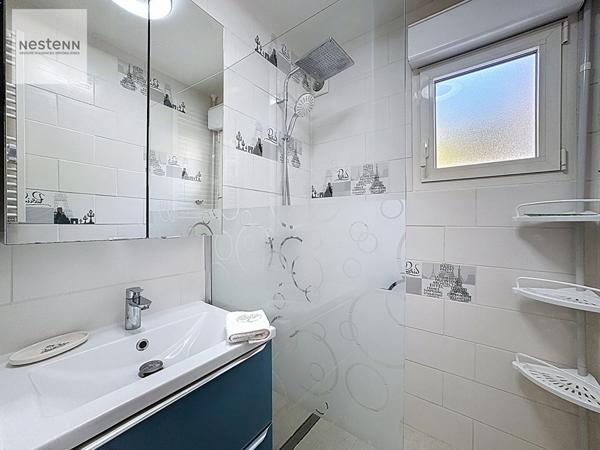 Maison T4 de 130 m² avec dépendance, piscine et vue panoramique à Saint-Chamas