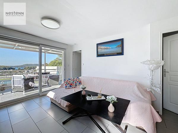 Maison T4 de 130 m² avec dépendance, piscine et vue panoramique à Saint-Chamas