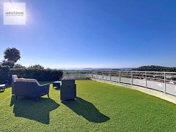 Maison T4 de 130 m² avec dépendance, piscine et vue panoramique à Saint-Chamas