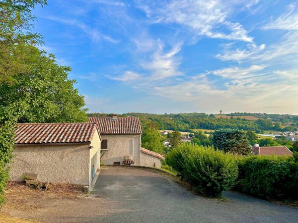 Dpt Rhône (69), à vendre CHAPONNAY maison P6 de 160 m² - Terrain de 1 450,00 m²
