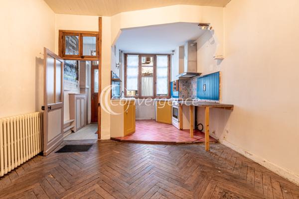 Maison
                                                                                                                                                                                                                                                                                                                        5 pièce(s)                                                                                                                                                                                                          3 chambre(s)                                                                                                                                                                                                          110  m²